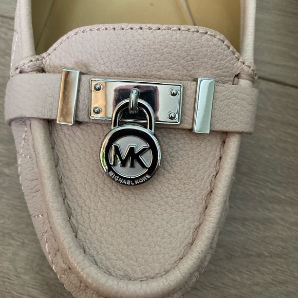 EUC Michael Kors Leather Padlock loafer.  Size 8.5. Unique pink color. - Picture 2 of 5